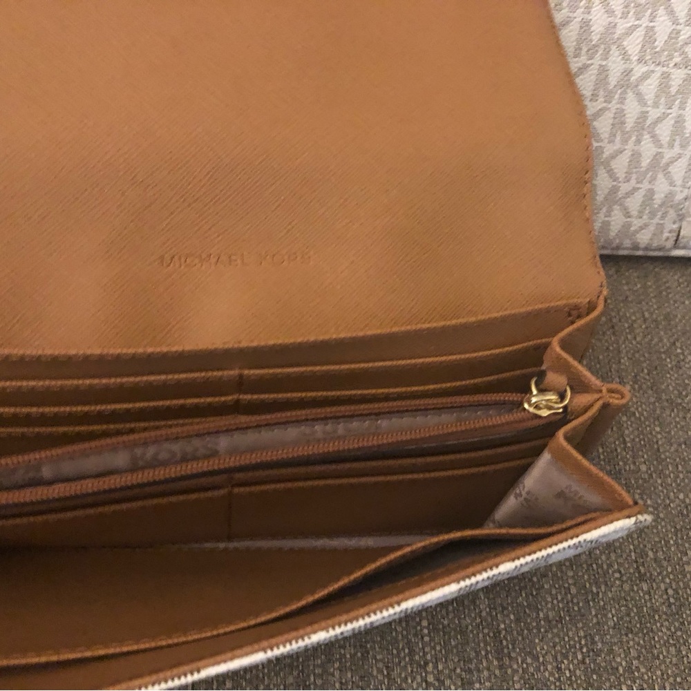 👜 Michael Kors NS Jet Set with matching Fulton Wallet - Picture 6 of 14